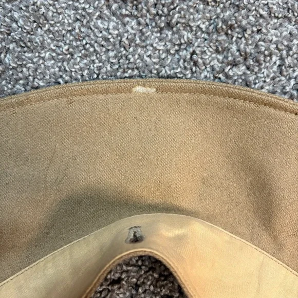 Burberry trench coat. - Picture 16 of 16